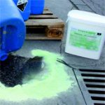 Bindemittel Power-Safe nimmt chemikalien auf mit Dammbildung